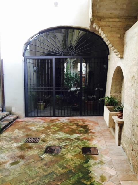 Antica Foligno 1600 Magic Apartment ภายนอก รูปภาพ